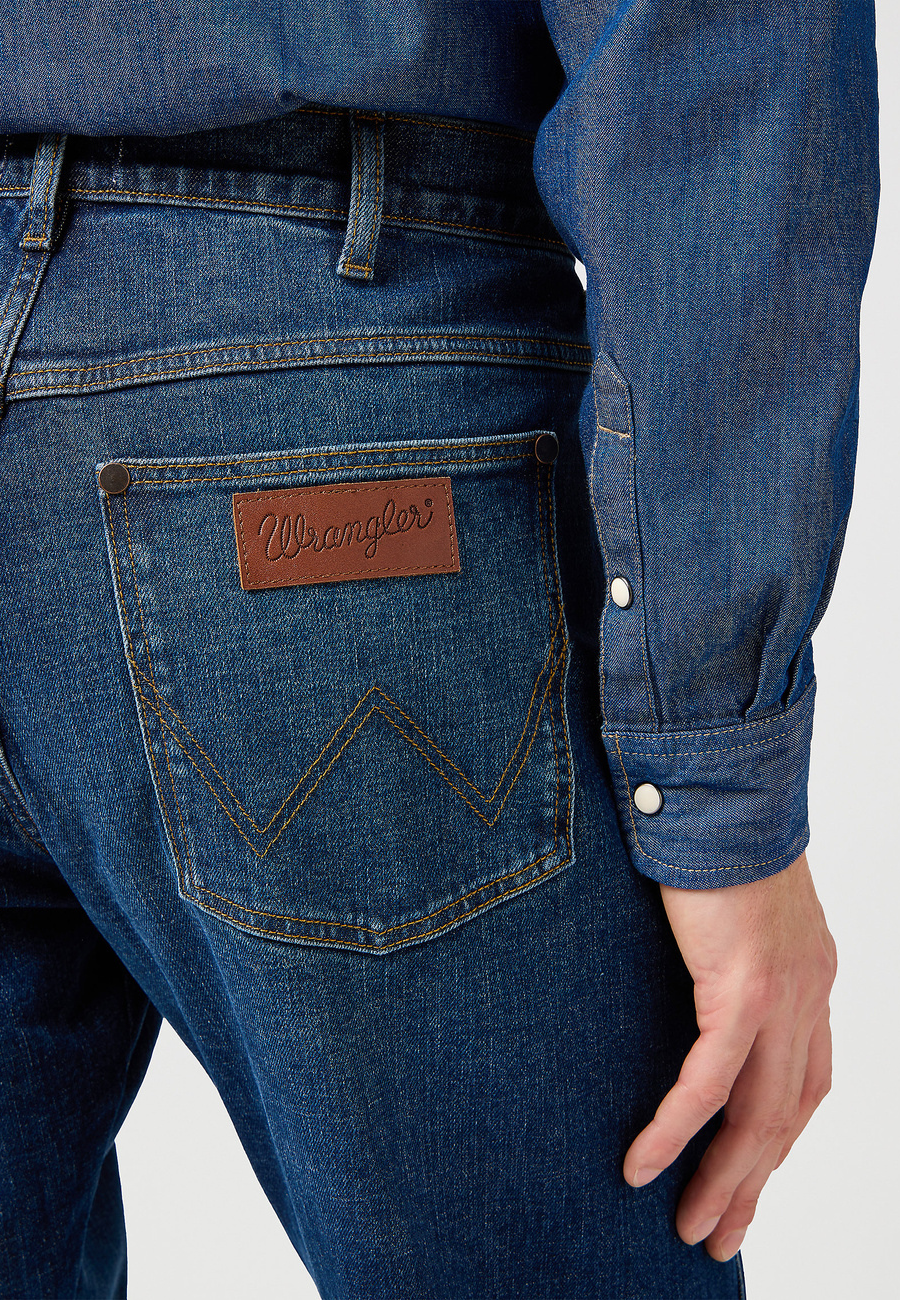 WRANGLER MĘSKIE SPODNIE JEANSOWE WRANGLER FRONTIER MEADOW HAZE 112362559