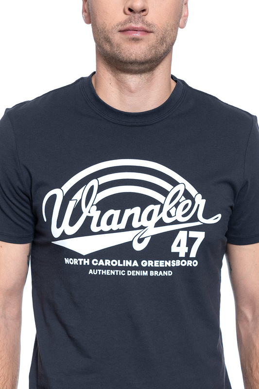MĘSKI T-SHIRT WRANGLER SS AMERICANA TEE BLUE GRAPHITE W7F6FKX15 112131810