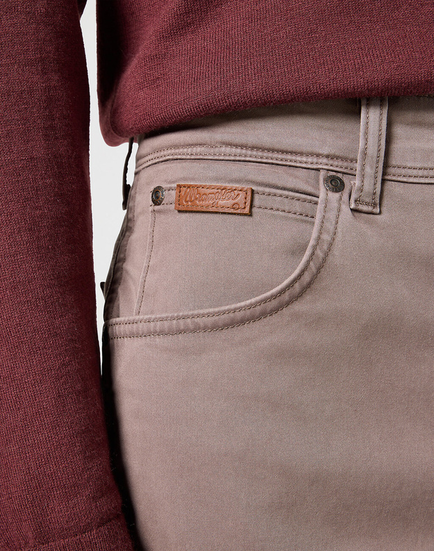 WRANGLER MĘSKIE SPODNIE MATERIAŁOWE TEXAS IRON 112356884 W121017431