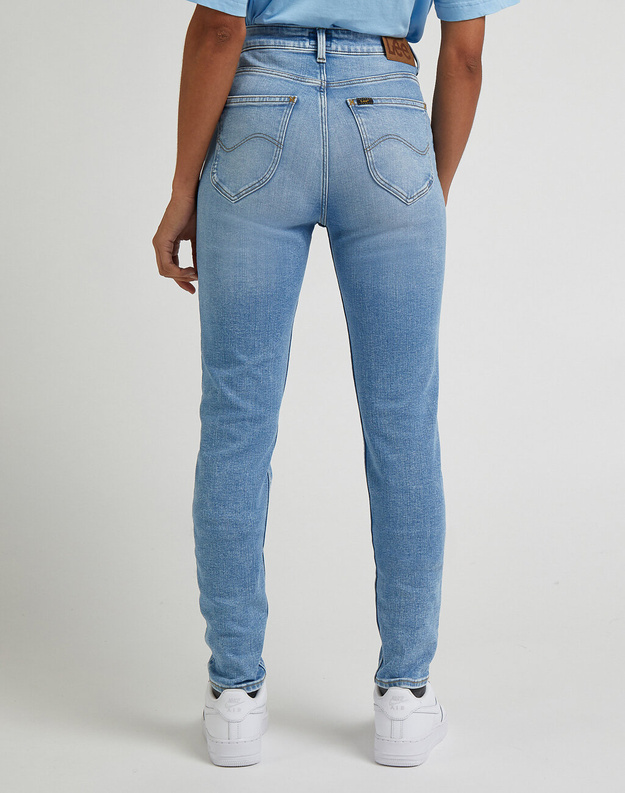 LEE SCARLETT HIGH DAMSKIE SPODNIE JEANSOWE JEANSY DŻINS RUSHING IN LIGHT L626GUB43 112333697