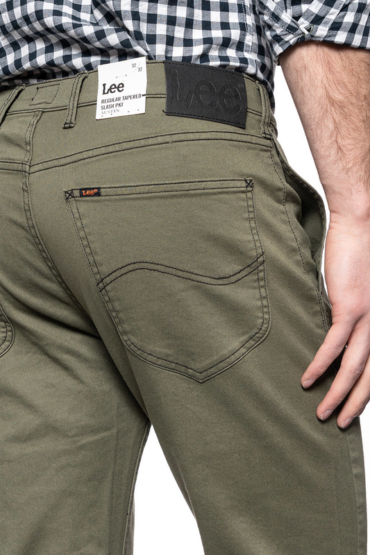 LEE AUSTIN MĘSKIE SPODNIE MATERIAŁOWE LICHEN GREEN L71BLE82 112119536
