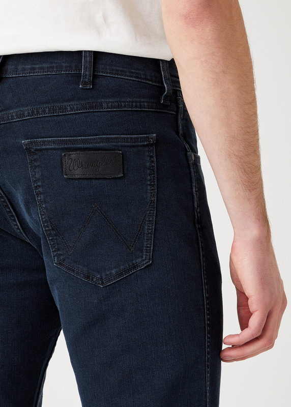 MĘSKIE SPODNIE JEANSOWE WRANGLER GREENSBORO IRON BLUE W15QLT35X 112141197