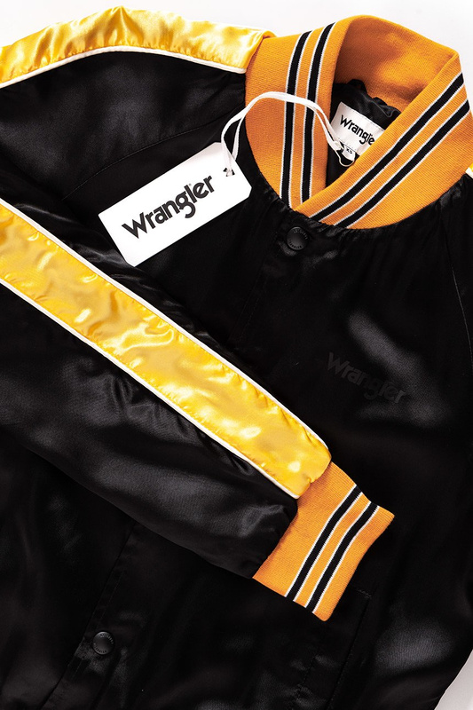 DAMSKA KURTKA PRZEJŚCIOWA WRANGLER SATEEN BOMBER BLACK W4064YF01 112128705