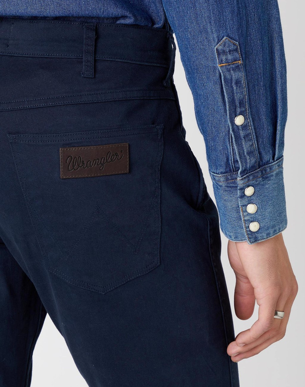 MĘSKIE SPODNIE JEANSOWE WRANGLER GREENSBORO NAVY W15QW3114 112127107