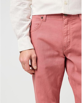 MESKIE SPODNIE WRANGLER GREENSBORO DESERT ROSE 112362445