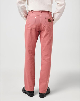 MESKIE SPODNIE WRANGLER GREENSBORO DESERT ROSE 112362445