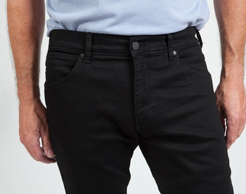 WRANGLER LARSTON MĘSKIE SPODNIE JEANSOWE BACK TO BLACK W18SHPP40 112319117