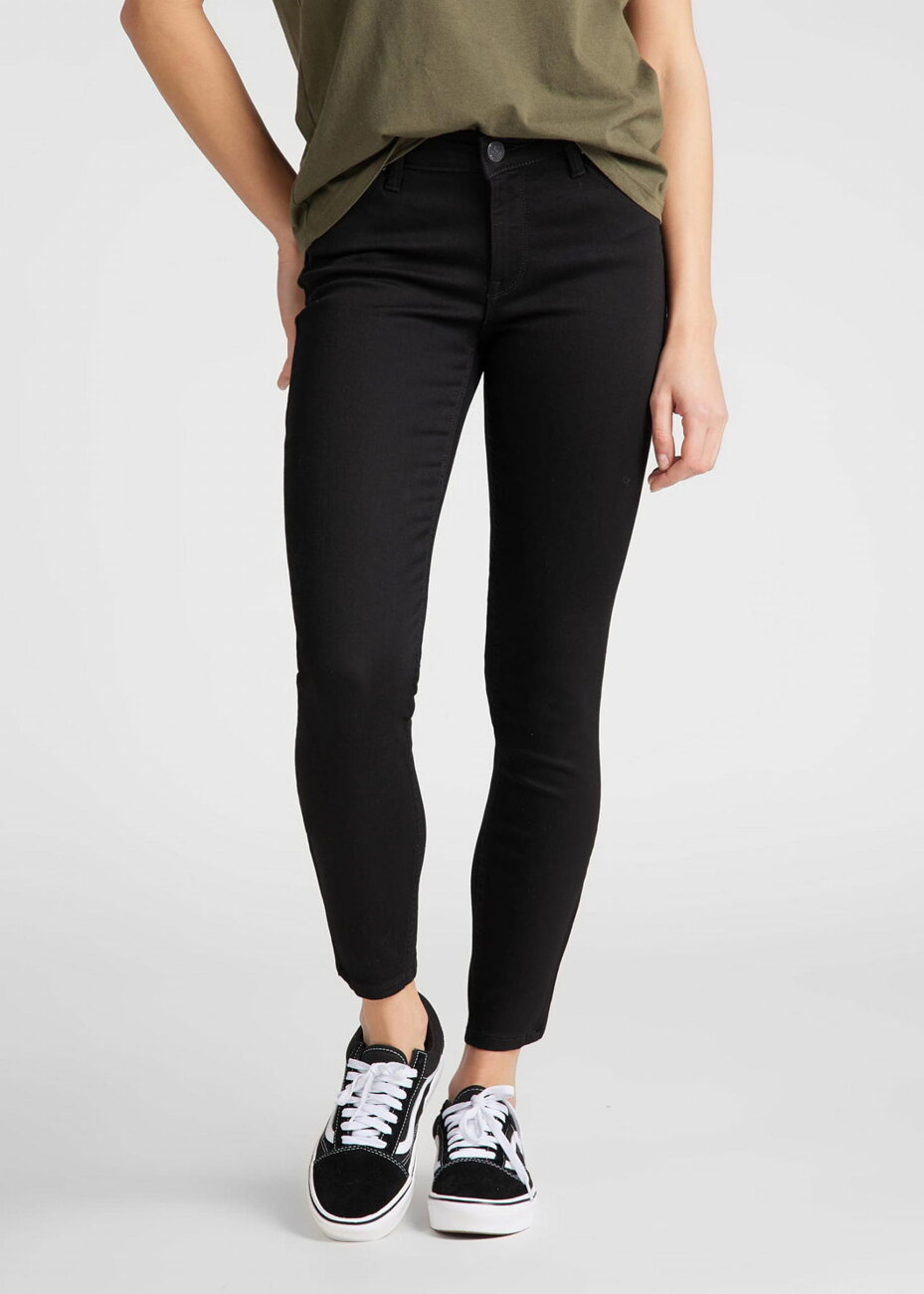 lee scarlett cropped black