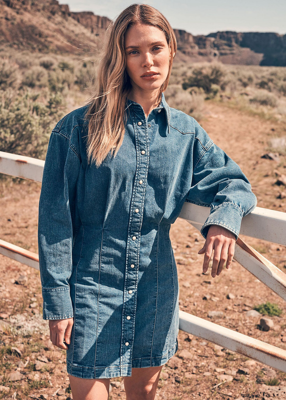 DAMSKA SUKIENKA JEANSOWA WRANGLER DARTED SKIRT DRESS SAPPHIRE TRACE 112370802