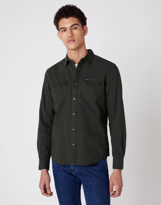 MĘSKA KOSZULA MATERIAŁOWA WRANGLER LS 2PKT FLAP SHIRT RIFLE GREEN W5A5NLG13 112130069