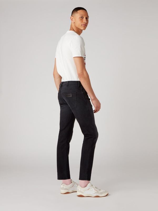 MĘSKIE SPODNIE JEANSOWE WRANGLER LARSTON JET SET W18SU3840 112127653
