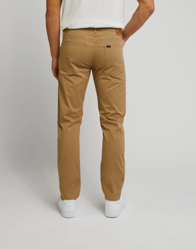 LEE MĘSKIE SPODNIE MATERIAŁOWE DAREN ZIP FLY CLAY 112345389 L707014418