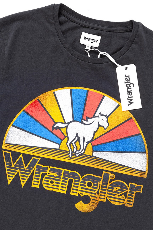 KOSZULKA WRANGLER HORSE LOGO TEE FADED BLACK W7B72FKV6 112131538