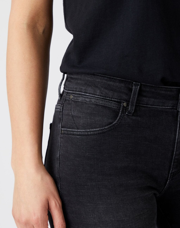 DAMSKIE SPODNIE JEANSOWE WRANGLER SLIM BLACK FLOWER W28LLBXTX 112141292