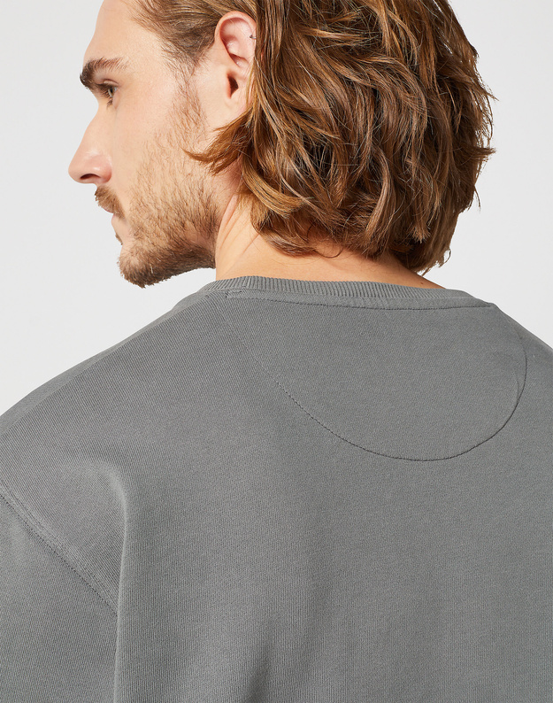 WRANGLER MĘSKA BLUZA WRANGLER SIGN OFF CREW GUN METAL 112350537