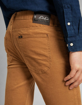 MĘSKIE SPODNIE MATERIAŁOWE LEE LUKE TOBACCO BROWN L719RL78 112140775