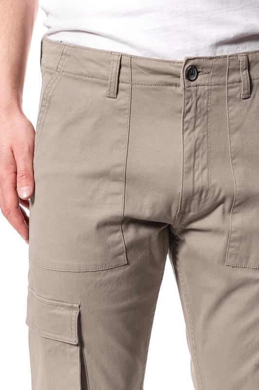 WRANGLER SPODNIE MĘSKIE CARGO PANTS BEIGE W15EA4XBB 112126801