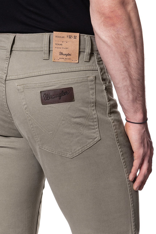 WRANGLER SPODNIE MĘSKIE TEXAS LIGHT OLIVE W12132148