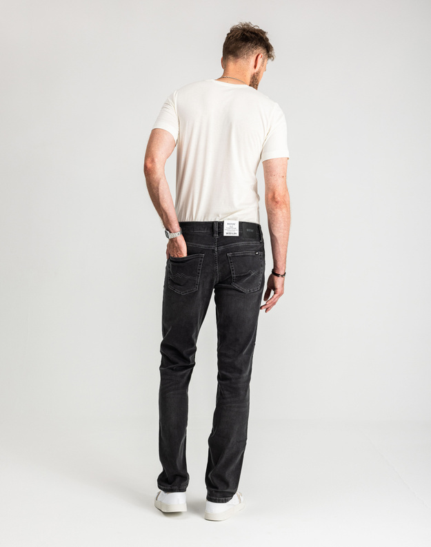 Męskie Spodnie Jeansowe MUSTANG Tramper Straight Denim Black 1016083 4000 803