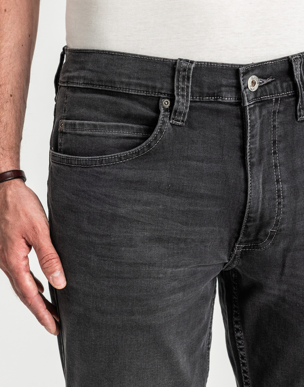 Męskie Spodnie Jeansowe MUSTANG Tramper Straight Denim Black 1016083 4000 803