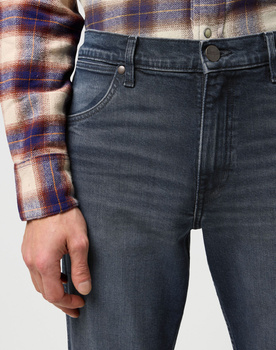 MESKIE SPODNIE WRANGLER GREENSBORO OCEAN STORM 112370847