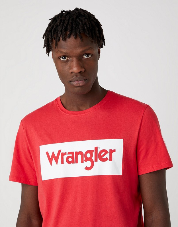 MĘSKI T-SHIRT WRANGLER SS LOGO TEE ROCOCCO RED W742FKXA4 112131087