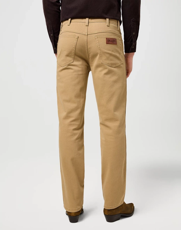 MESKIE SPODNIE WRANGLER TEXAS TIGERS EYE 112371695