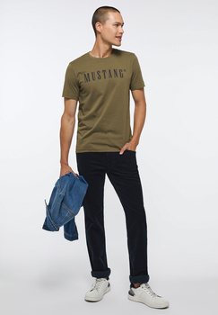 MUSTANG Style Alex C LOGO Tee MĘSKI T-SHIRT KOSZULKA NADRUK LOGO BURNT OLIVE 1013221 6358