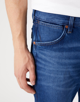 WRANGLER GREENSBORO MĘSKIE SPODNIE JEANSOWE BRUSHED MID BLUE W15QAL15O 112324523