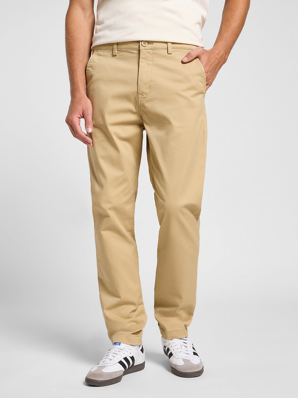 LEE MĘSKIE SPODNIE MATERIAŁOWE LEE SLIM CHINO SAND 112363970