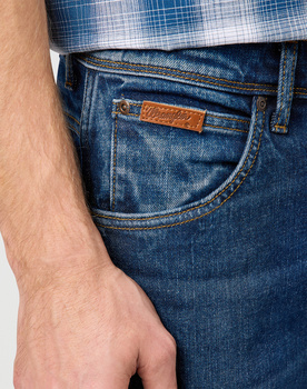 WRANGLER MĘSKIE SPODENKI JEANSOWE WRANGLER TEXAS SHORTS MEADOW HAZE 112362506