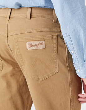 WRANGLER TEXAS MĘSKIE SPODNIE MATERIAŁOWE CAMEL W12193175 112319301