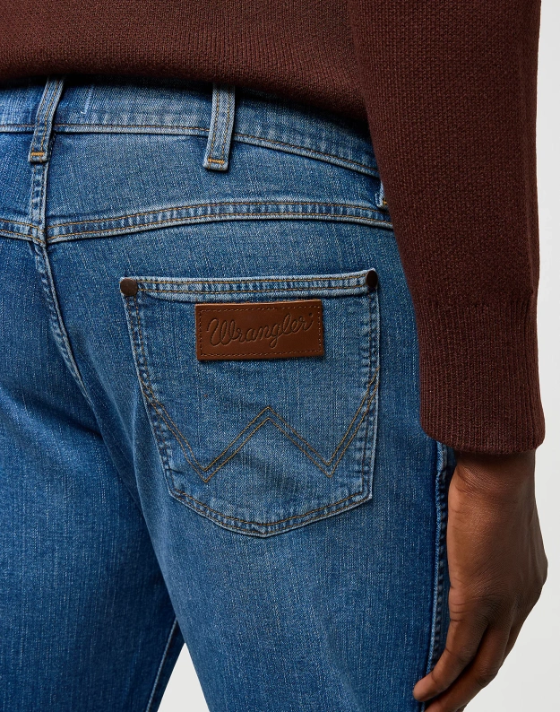 MESKIE SPODNIE WRANGLER LOOSE BOOT SKY BREEZE 112371340