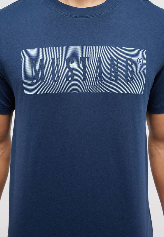 MUSTANG PRINT TEE MĘSKI T-SHIRT KOSZULKA LOGO NADRUK DRESS BLUES 1014937 5334