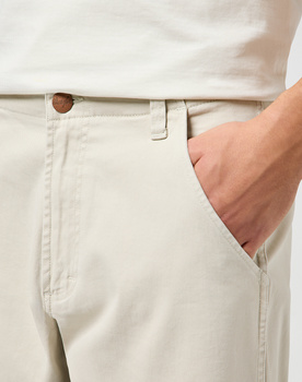 WRANGLER MĘSKIE SPODNIE WRANGLER RELAXED CHINO PELICAN 112362915
