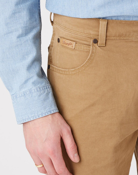 WRANGLER TEXAS MĘSKIE SPODNIE MATERIAŁOWE CAMEL W12193175 112319301