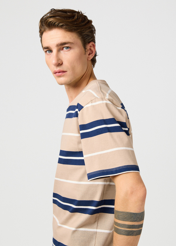 MESKA KOSZULKA WRANGLER STRIPE TEE TIMBERWOLF 112362785
