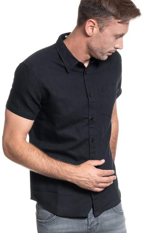 MĘSKA KOSZULA MATERIAŁOWA WRANGLER SS 1PKT SHIRT BLACK  W5J1LO100