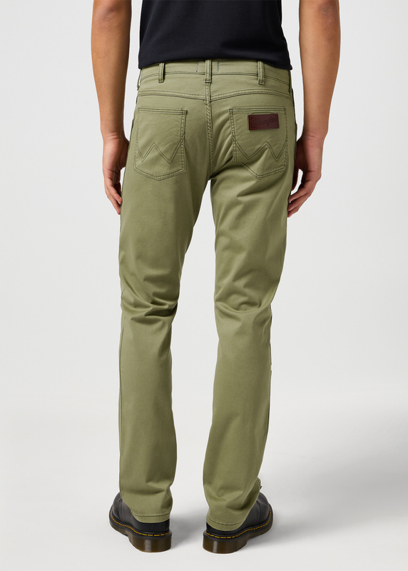 MESKIE SPODNIE WRANGLER GREENSBORO DUSTY OLIVE 112362347