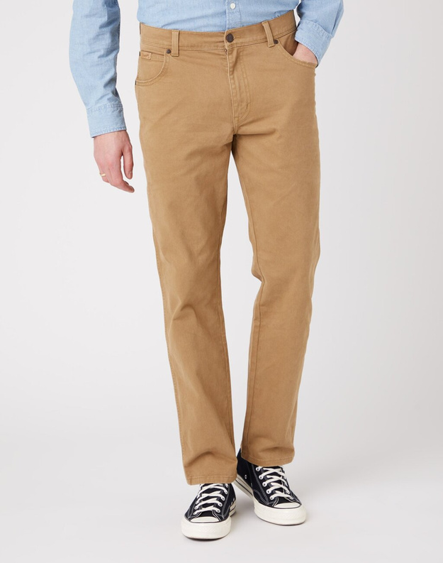 WRANGLER TEXAS MĘSKIE SPODNIE MATERIAŁOWE CAMEL W12193175 112319301