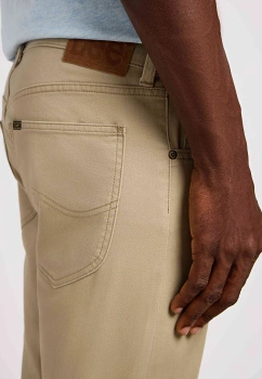 MESKIE SPODNIE MATERIALOWE LEE DAREN ZIP FLY KANSAS CITY KHAKI 112349219