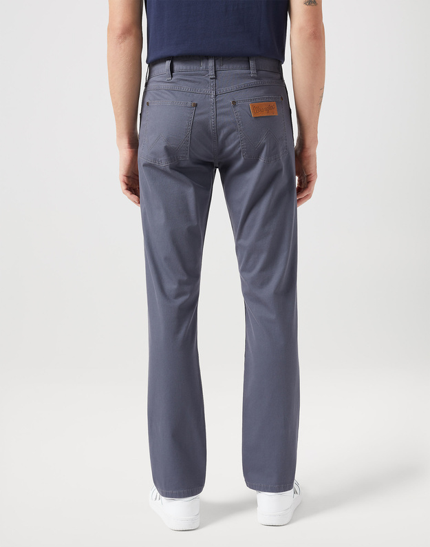 WRANGLER MĘSKIE SPODNIE MATERIAŁOWE GREENSBORO TURBULENCE 112350801
