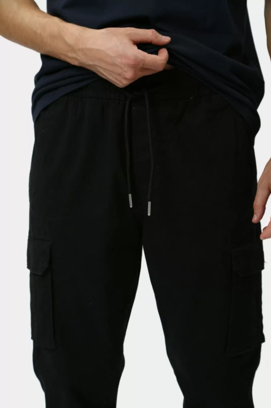 Męskie Spodnie Materiałowe Mustang Style Paris Jogger Cargo Black Beauty 1015896 4185