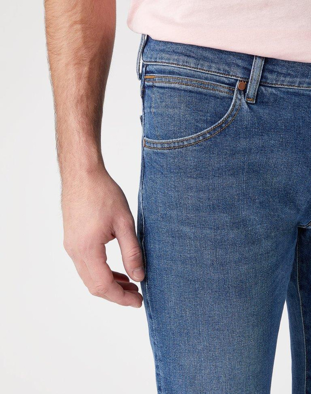 WRANGLER SPODNIE MĘSKIE LARSTON BLUE FIRE W18SV777W 112127660