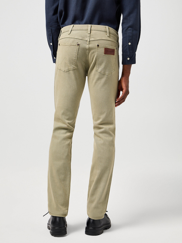 MESKIE SPODNIE WRANGLER GREENSBORO DARK TEA 112362437