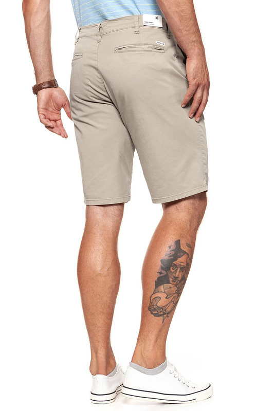 SPODENKI MĘSKIE WRANGLER CHINO SHORT CAMEL W14AKM175 112126559