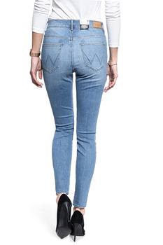 SPODNIE DAMSKIE WRANGLER SKINNY HIGH RISE STAYIN' LIGHT W27HJM96D 112128089