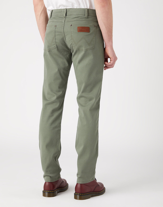 WRANGLER MĘSKIE SPODNIE MATERIAŁOWE GREENSBORO DUSTY OLIVE 112341466 W15Q018115