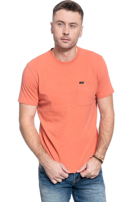 MĘSKI T-SHIRT LEE SS POCKET TEE PAPRIKA L64PSWNI