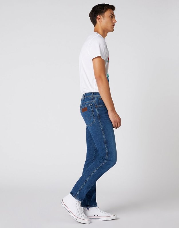 MĘSKIE SPODNIE JEANSOWE WRANGLER TEXAS SLIM GAME ON W12ST112E